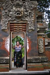 The sarong adds about 10kgs...really...